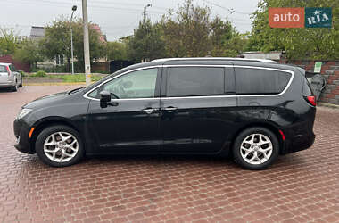 Универсал Chrysler Pacifica 2018 в 