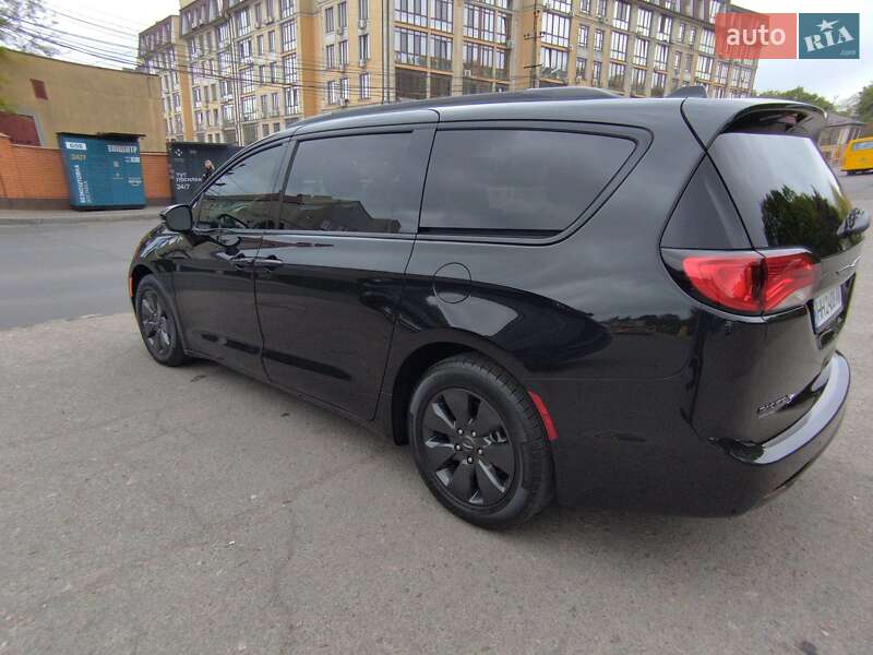 Минивэн Chrysler Pacifica 2020 в Одессе
