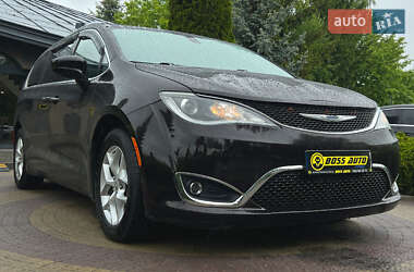 Мінівен Chrysler Pacifica 2017 в Львові