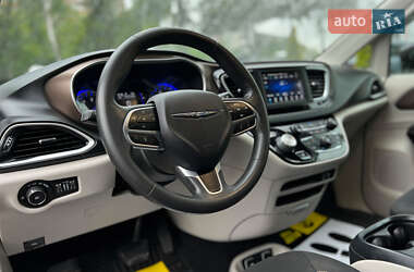 Минивэн Chrysler Pacifica 2017 в 