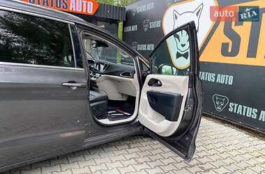 Позашляховик / Кросовер Chrysler Pacifica 2021 в 