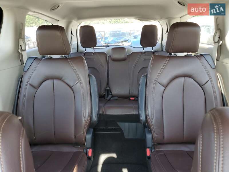 Минивэн Chrysler Pacifica 2018 в Львове