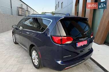Минивэн Chrysler Pacifica 2019 в 