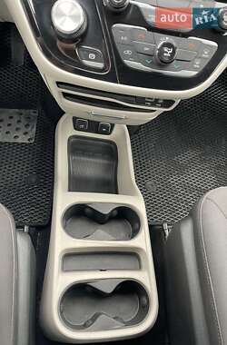 Минивэн Chrysler Pacifica 2017 в 