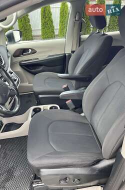 Минивэн Chrysler Pacifica 2017 в 