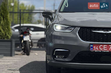 Минивэн Chrysler Pacifica 2022 в 