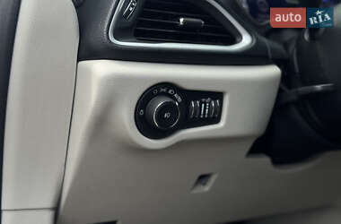 Минивэн Chrysler Pacifica 2022 в 
