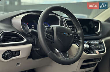 Минивэн Chrysler Pacifica 2022 в 