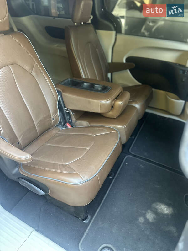 Мінівен Chrysler Pacifica 2016 в Вінниці