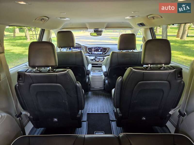 Универсал Chrysler Pacifica 2021 в Киеве