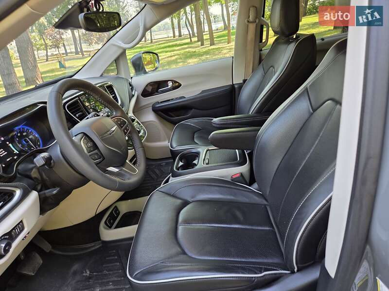 Универсал Chrysler Pacifica 2021 в Киеве