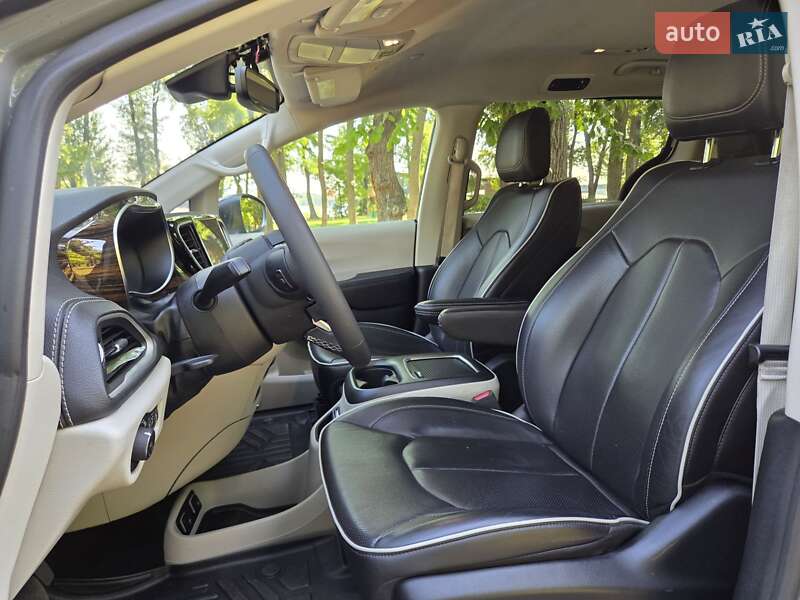 Универсал Chrysler Pacifica 2021 в Киеве