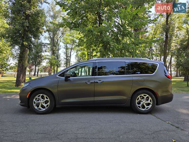 Универсал Chrysler Pacifica 2021 в Киеве