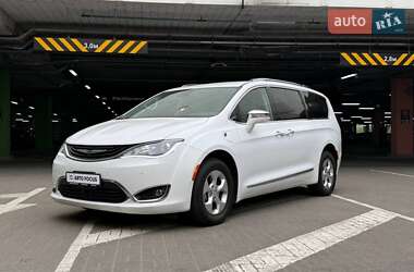 Минивэн Chrysler Pacifica 2017 в 