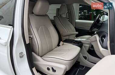 Минивэн Chrysler Pacifica 2017 в 