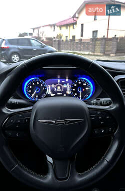 Мінівен Chrysler Pacifica 2020 в 