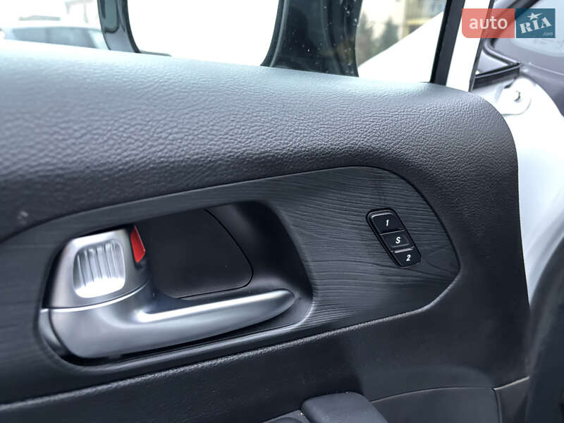 Мінівен Chrysler Pacifica 2020 в Стрию