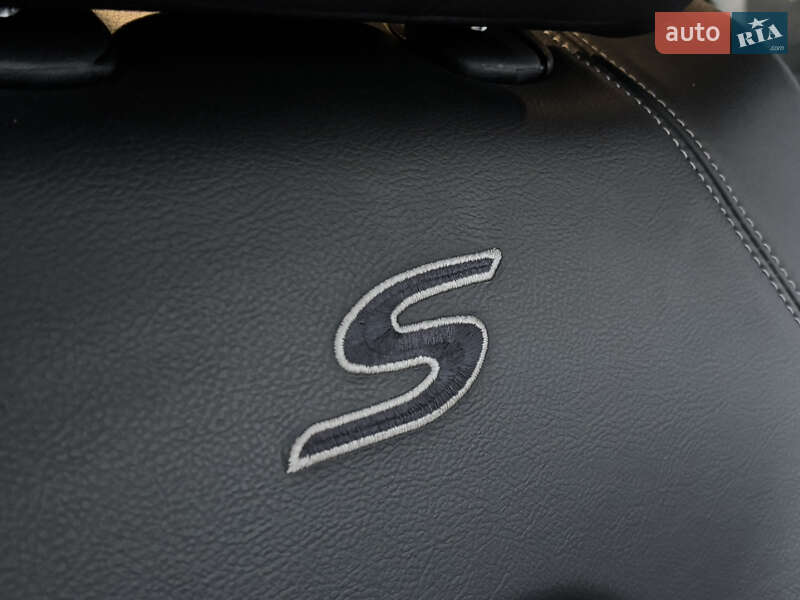 Мінівен Chrysler Pacifica 2020 в Стрию