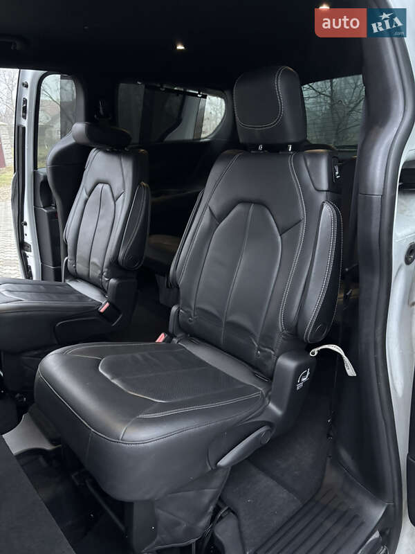 Мінівен Chrysler Pacifica 2020 в Стрию