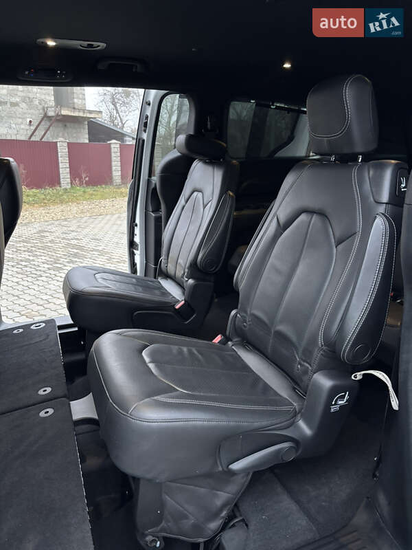 Мінівен Chrysler Pacifica 2020 в Стрию