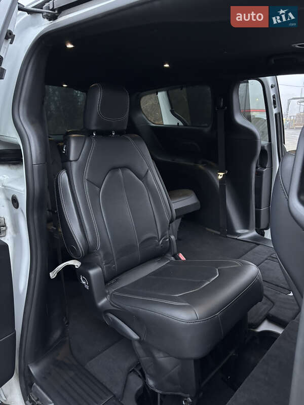 Мінівен Chrysler Pacifica 2020 в Стрию