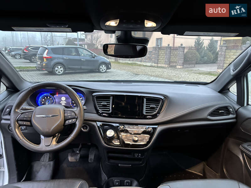 Мінівен Chrysler Pacifica 2020 в Стрию