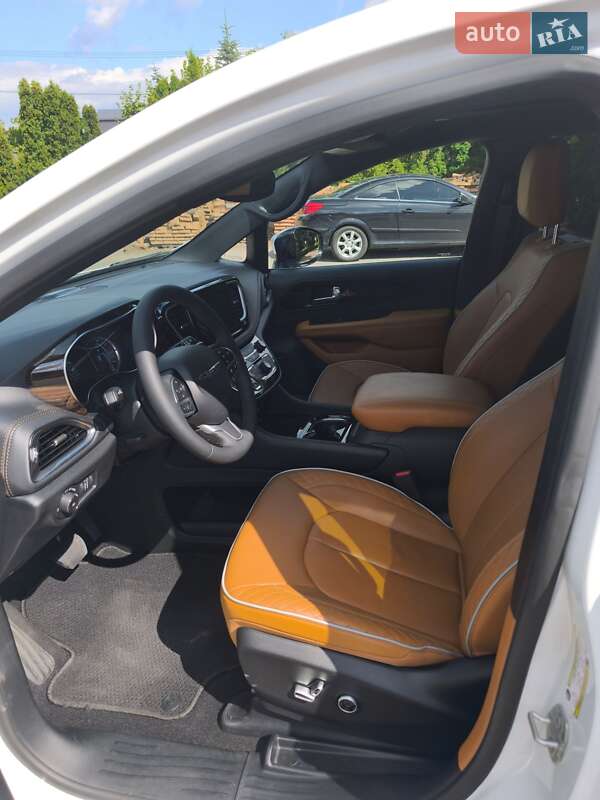 Мінівен Chrysler Pacifica 2023 в Києві