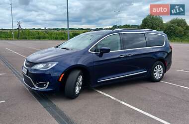 Мінівен Chrysler Pacifica 2018 в Рівному
