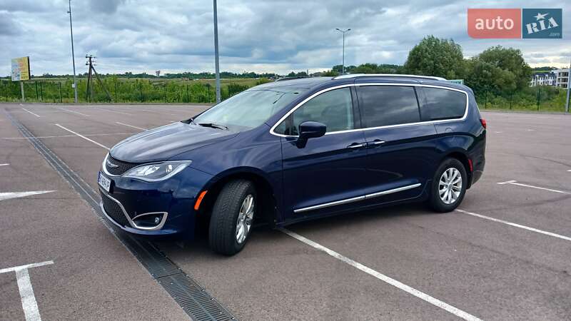 Мінівен Chrysler Pacifica 2018 в Рівному