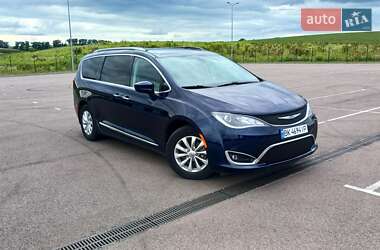 Мінівен Chrysler Pacifica 2018 в Рівному