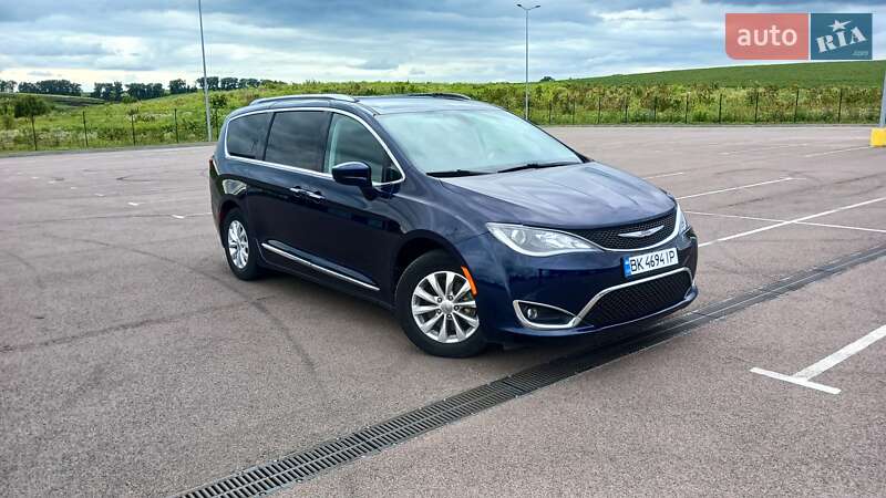 Мінівен Chrysler Pacifica 2018 в Рівному