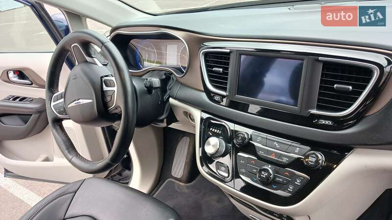 Мінівен Chrysler Pacifica 2018 в Рівному