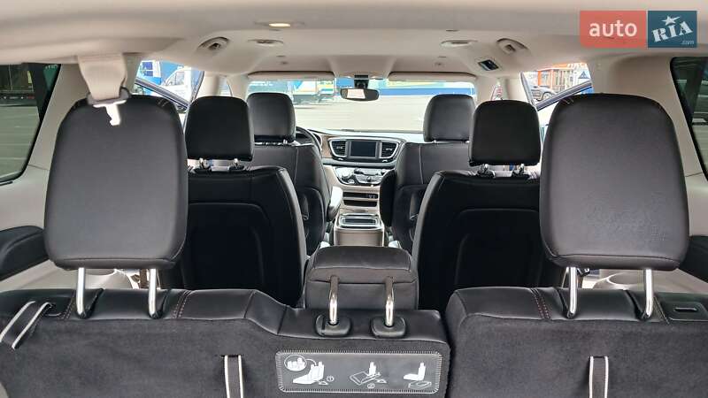 Мінівен Chrysler Pacifica 2018 в Рівному