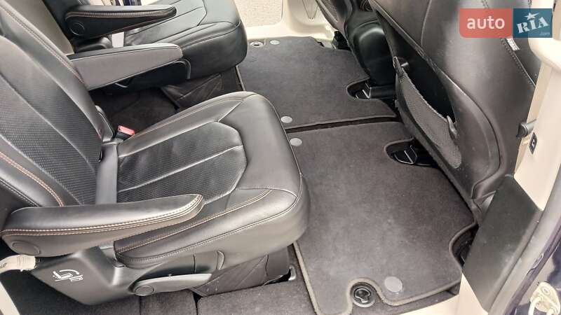 Мінівен Chrysler Pacifica 2018 в Рівному
