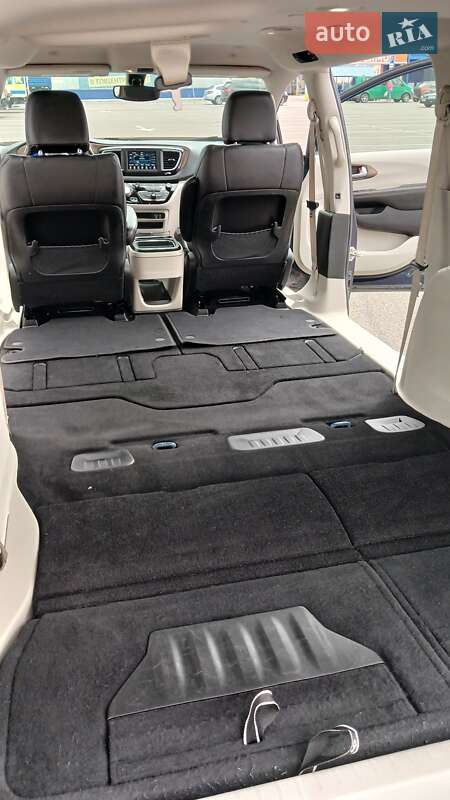 Мінівен Chrysler Pacifica 2018 в Рівному
