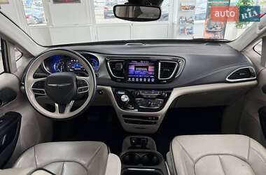 Минивэн Chrysler Pacifica 2017 в 