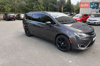 Универсал Chrysler Pacifica 2017 в 