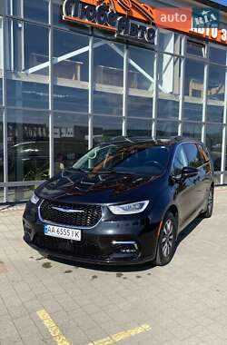 Минивэн Chrysler Pacifica 2021 в 