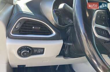 Минивэн Chrysler Pacifica 2021 в 