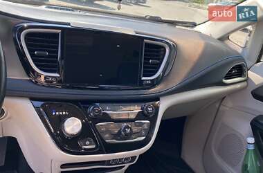 Минивэн Chrysler Pacifica 2021 в 