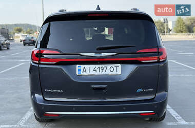 Мінівен Chrysler Pacifica 2020 в 