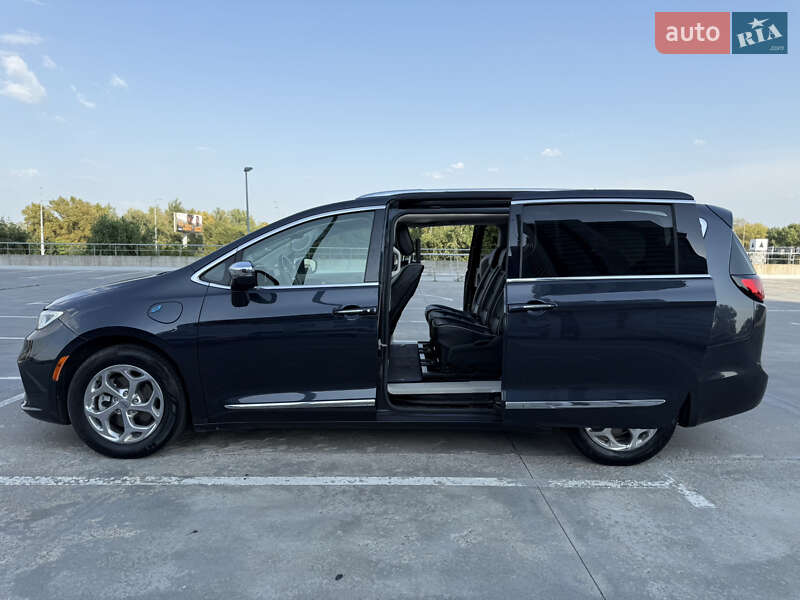 Минивэн Chrysler Pacifica 2020 в Киеве