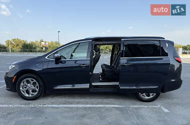 Мінівен Chrysler Pacifica 2020 в 