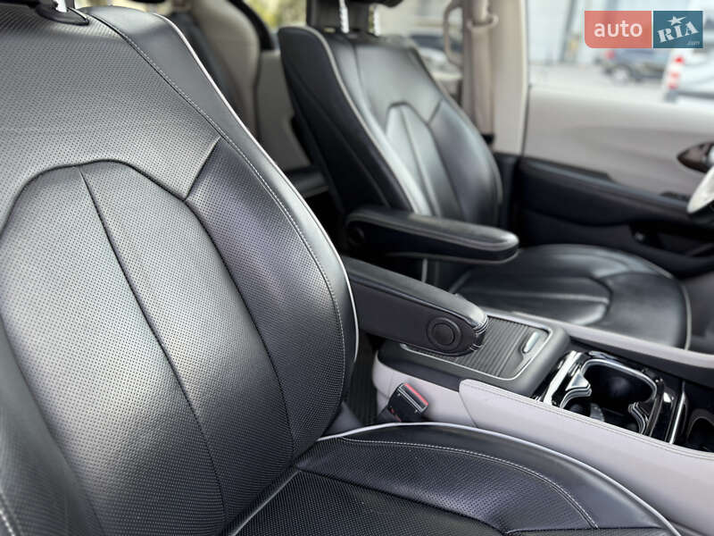 Минивэн Chrysler Pacifica 2020 в Киеве