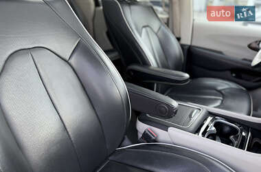 Мінівен Chrysler Pacifica 2020 в 