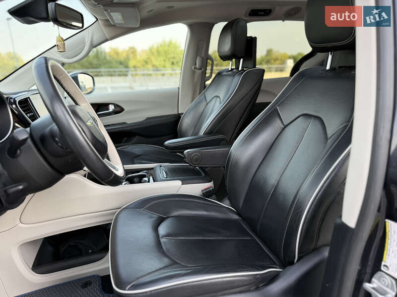 Минивэн Chrysler Pacifica 2020 в Киеве