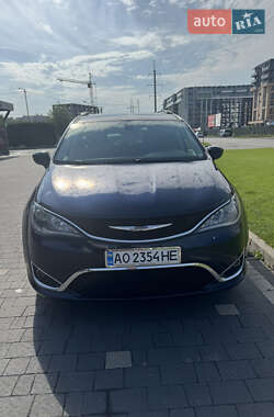 Мінівен Chrysler Pacifica 2017 в Ужгороді