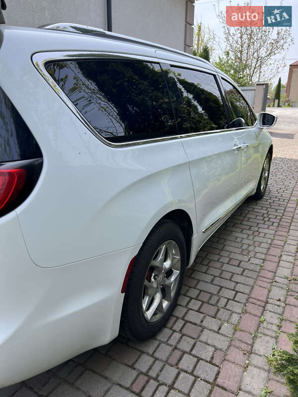 Минивэн Chrysler Pacifica 2018 в Владимире