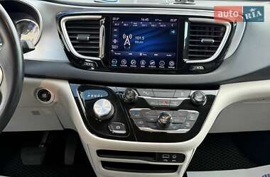 Внедорожник / Кроссовер Chrysler Pacifica 2018 в 