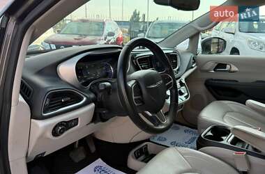 Внедорожник / Кроссовер Chrysler Pacifica 2018 в 